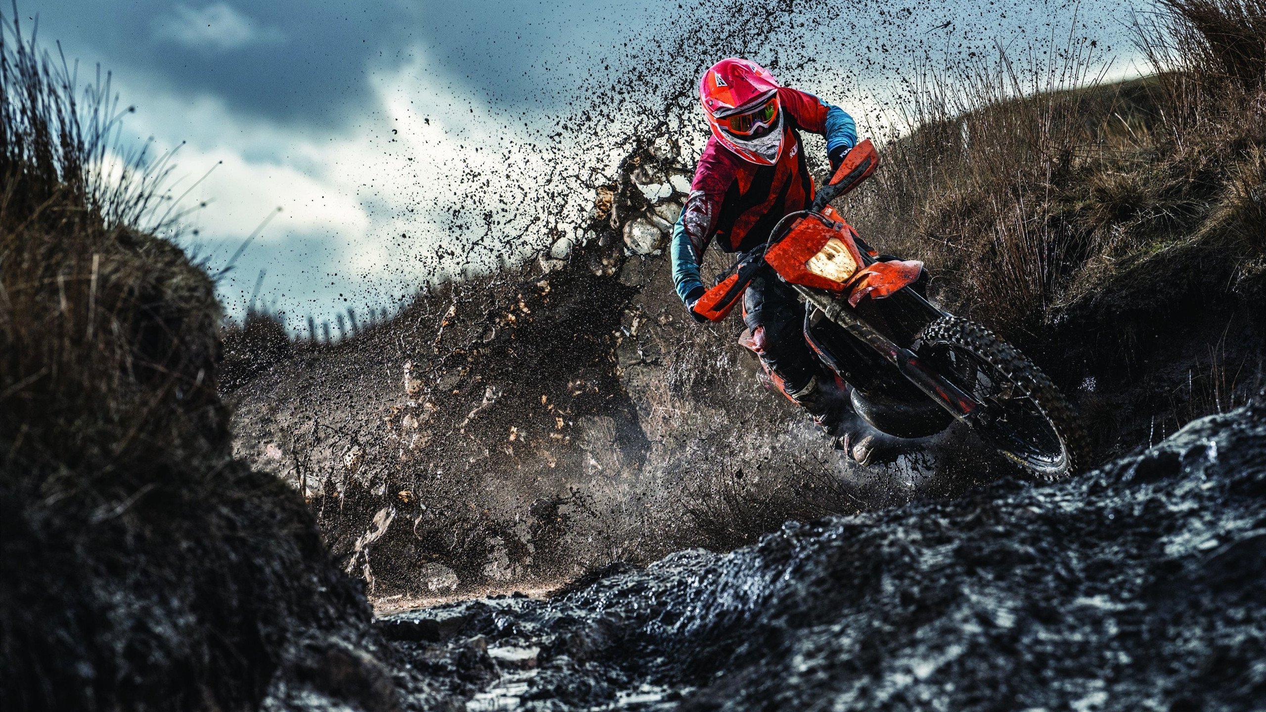 艾哈迈德冲刺阶段发力不减，艾哈迈德是姓氏吗