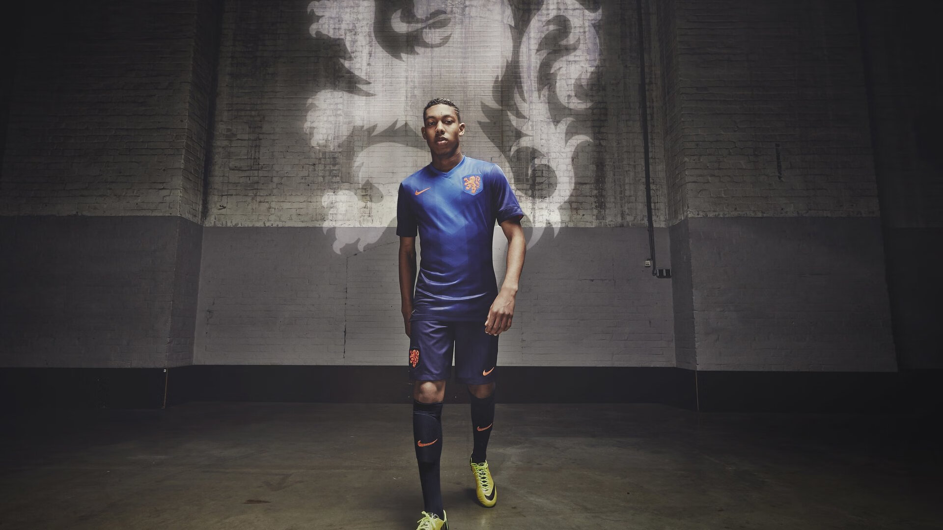 英国男子接力选手配合默契赢得掌声,英国男子4x100米接力