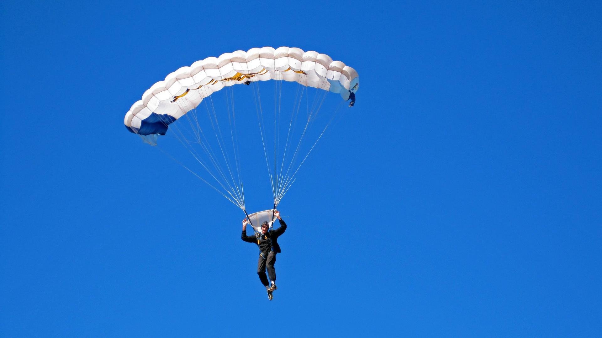 霍勒迪运筹帷幄带领雄鹿完成逆转,霍勒迪进攻